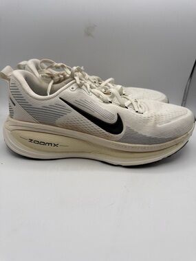Nike VOMERO 18 women’s 11 Cream and Black ZoomX Running Shoes S7